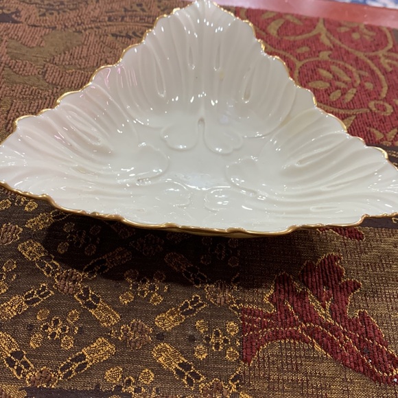 Lenox Triangle Embossed Candy Nut Dish with 24 K Gold Trim. Vintage - Picture 6 of 8